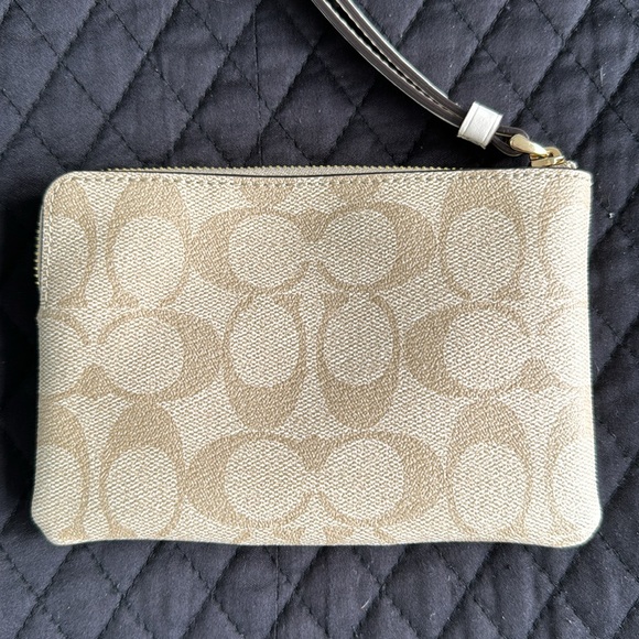 Coach wristlet - Picture 3 of 6
